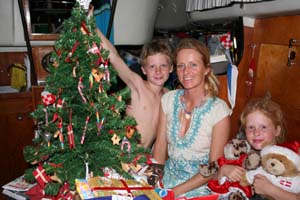 Jens, Hannelore og Caroline med juletrae